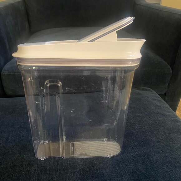 OXO Good Grips POP Cereal Dispenser 3.4 qt/3.2 L - Picture 6 of 11